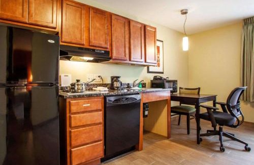 Cedar Falls Hotel | Suburban Studios Cedar Falls