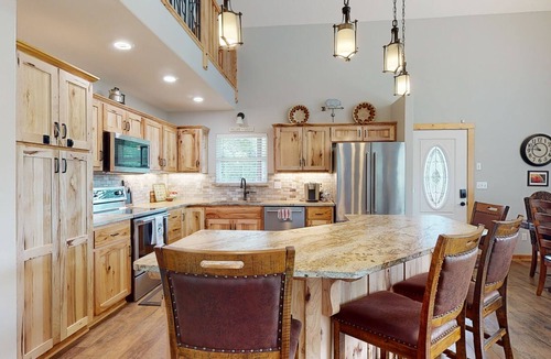 Diamond City Cabin | Sugarloaf View - Large Family Lake Cabin - Sleeps 12 - Short Walk To Lake