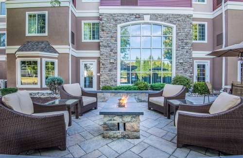 East Texas Apartment | Suite with Conference Space | Free Breakfast + 24-hour Business Center