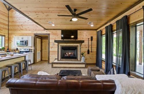 Golden Apartment | Summer Break, Waterfront, Pets OK! Hot Tub, Firepit