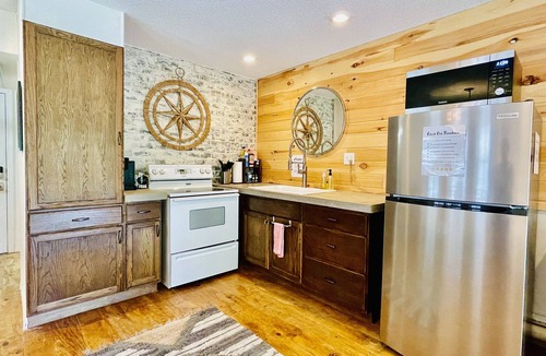 Fairfield Bay Condo | Summerhill Wanderlust- Studio Condo -Top Floor!