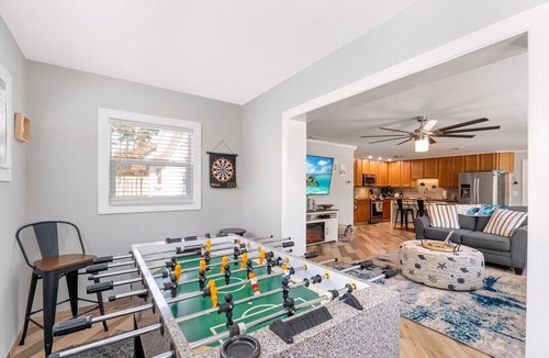 Disston Heights House | Sun Oasis ·Mins to Madeira & Gulf Bchs ·3BR ·Sleep 8 ·Private Pool ·Game Room