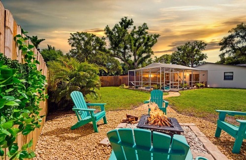 Disston Heights House | Sun Oasis ·Mins to Madeira & Gulf Bchs ·3BR ·Sleep 8 ·Private Pool ·Game Room