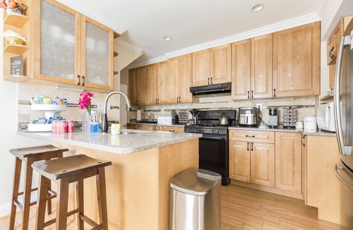 Arlington House | Sunny 4BR House | Private Yard | Family & Pet Friendly | Arlington/DC
