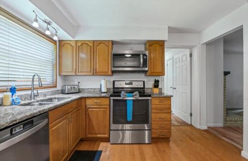 Jacksonville House | Sunny Soak Spot - Team Joseph Ellen