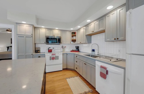 North Windham House | Sunny Waterfront Family Friendly Little Sebago Home