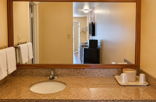 North Newport News Hotel | Sunrise Inn By OYO Newport News US-60