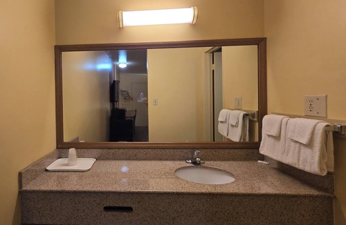 North Newport News Hotel | Sunrise Inn By OYO Newport News US-60