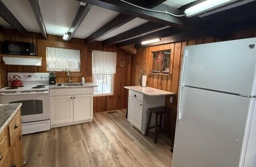 Lochmere House | Sunset Bungalow on Lake Winnisquam