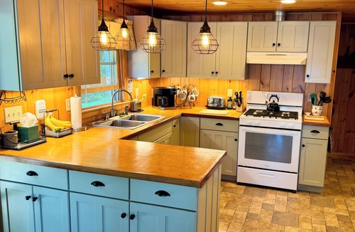 Nobleboro Cottage | Sunset Cottage on Damariscotta Private Lakefront Private Dock & Kayaks Sleeps 8