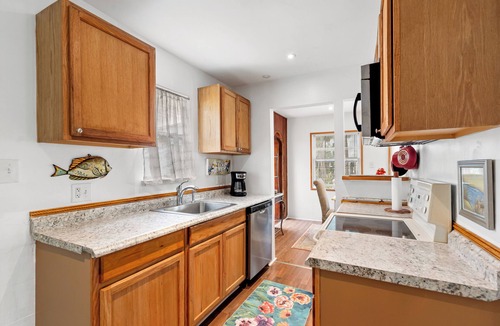 Treasure Island Cottage | Sunshine Pine Treasure Island Beach Sleeps 12
