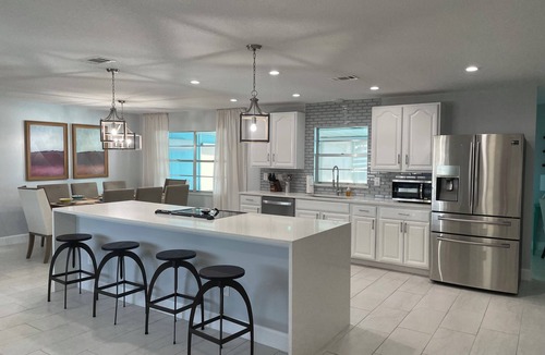 Holiday Cove House | Sunshine Serenity: Island Bliss 3bd/2ba Home Close to Cruise Port and Beaches