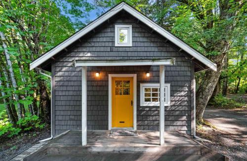 Brackendale Resort | Sunwolf Riverside Cabins