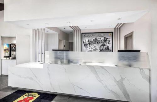 Riviera Beach Hotel | Super 8 by Wyndham Riviera Beach West Palm Beach