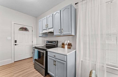 Historic Downtown Kissimmee House | Super Boho Waterfront Retreat w Fishing Views