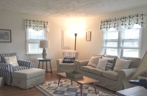 Narragansett Cottage | Super cute 3BR cottage with water view!