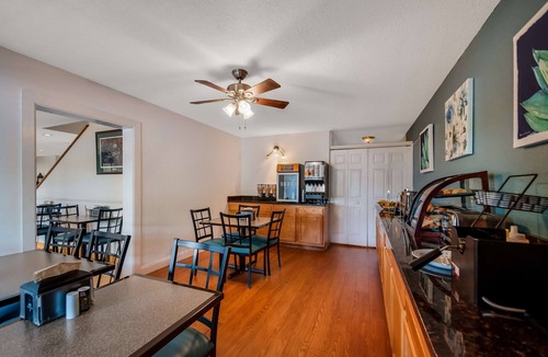 Berkeley Springs Hotel | SureStay Plus Hotel by Best Western Berkeley Springs