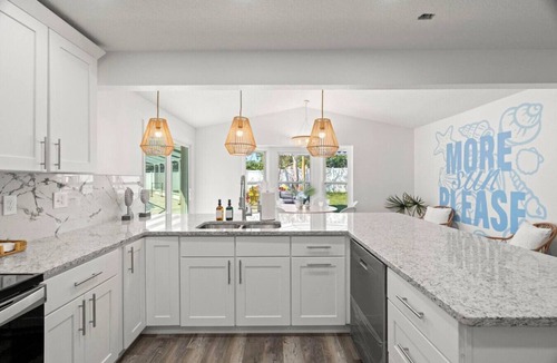 Walsingham House | Surfs Up! Heated Pool+Golf+Games, Sleeps 10, 15 min to beaches!