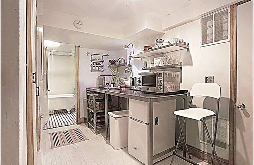 Wheaton House | Sweet, Suite Garden Retreat