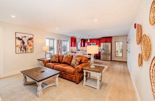 Stowe Apartment | Taber Suite at 109 Main
