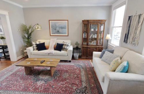 Petworth House | Taylor St Townhouse - Private Parking