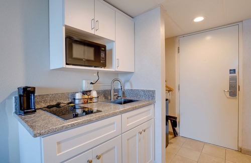 Dewey Beach Hotel | The Bay Resort