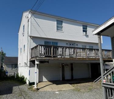 Hampton House | The Blue Parrot at Hampton Beach