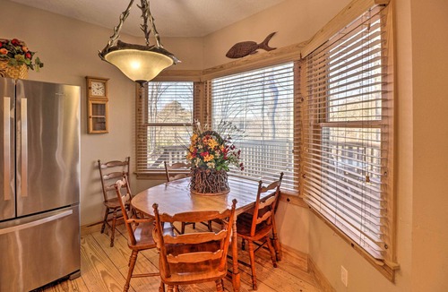 Rogers Cottage | The Captains Quarters in Rogers w/Covered Porch!