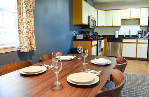 Pittsfield House | The Central Downtown Inn & Suites