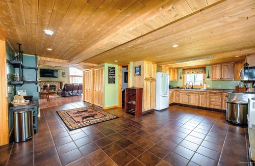 Eustis Ski Chalet | The Chalet 7 bedroom near Sugarloaf, Snowmobile/UTV, Hiking, Golf and Flagstaff