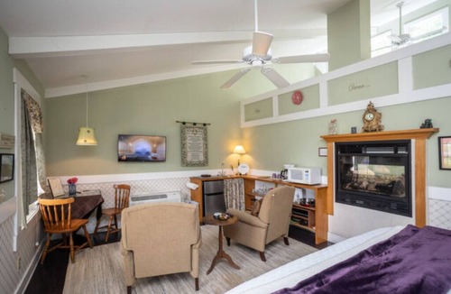 Harrisonburg Cottage | The Clover - Cottage