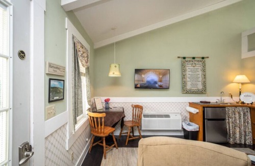 Harrisonburg Cottage | The Clover - Cottage