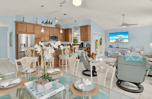 Sugarloaf Shores House | *THE COMMODORE’S REFUGE @ SUGARLOAF KEY* Pool & Pickleball + LAST KEY SERVICES