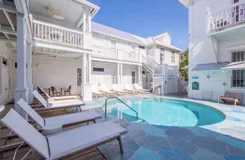 Historic Seaport Apartment | The Curry Classic | Main Mansion King