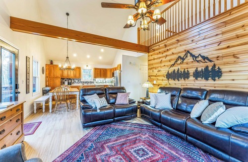 Terra Alta Cabin | 'The Eagles Nest at Alpine' Cabin w/Fireplace!