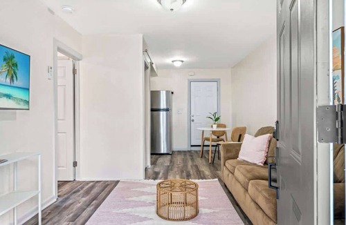 South Riverside Apartment | *The Hendricks #2* TV, AC, Wi-Fi
