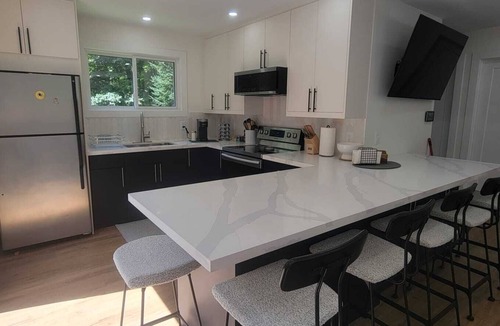 Irondale Cabin | The Hideaway-Three bedroom cottage by Crystal lake