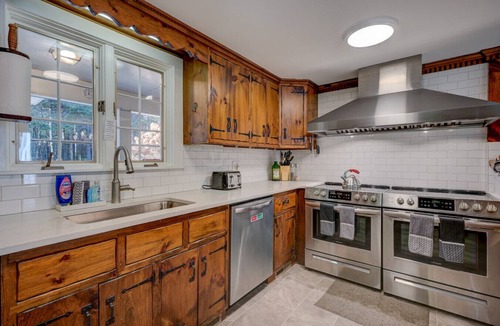 Bartlett House | The Historic Wolfville Mountain Home | Sleeps 25
