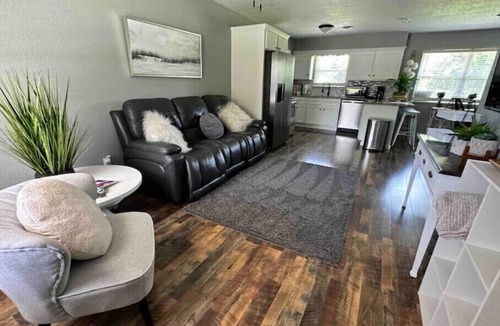 Russellville House | The Houston House: Convenient, Clean, and Newly Remodeled Home