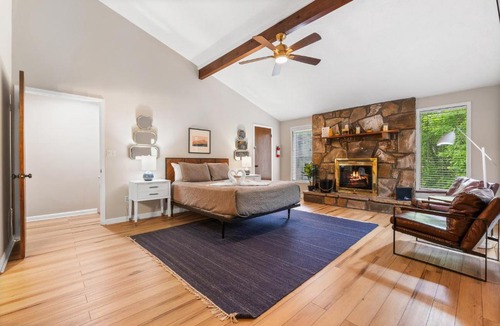 Caton Apartment | THE IRIS DOLLYS DRIVE Wifi Grill Woods Mtns