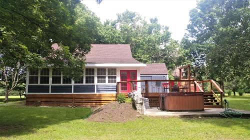 Luray House | The Jive - ChristophersRiversideCabin
