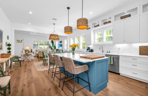 Grandview Heights House | The Luxe Sunshine Villa w/*Private Pool House*