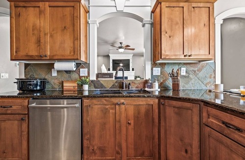 Southwest Ada County Alliance House | The Madrona - 5 Bedroom Family Getaway to Relax - Play - Gather