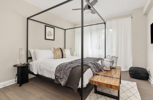Radnor - Fort Myer Heights Apartment | The Morgan - 2BR King Suite with Free Parking, Gym & Lounge