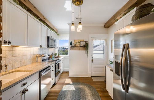 Staunton Apartment | The Potters House: Luxury Apartment/Walk Downtown