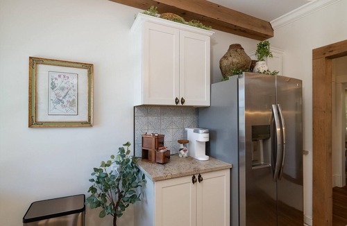 Staunton Apartment | The Potters House: Luxury Apartment/Walk Downtown