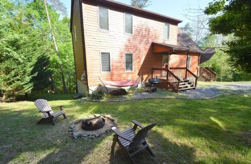 Berkeley Springs House | The Retreat at the Creek - Pet Friendly