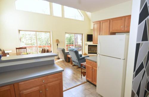 Berkeley Springs House | The Retreat at the Creek - Pet Friendly