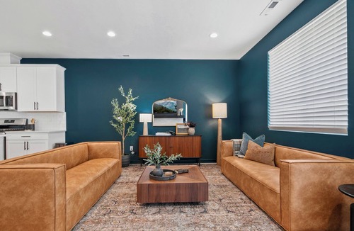 Star House | The Roost, Luxe Star Idaho Stay w/65" TV & Zippy Wi-Fi, Sleeps 8