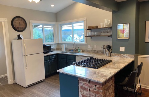Brownsville House | The Roots & River Guest House in Brunswick's Historic Downtown